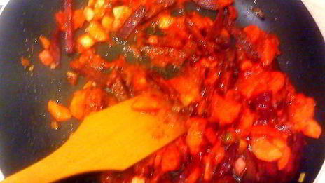 свекольник с яичной путанкой