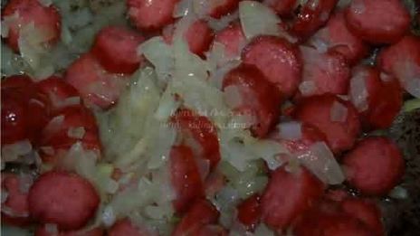 баварский пивной сырный суп с копчеными колбасками