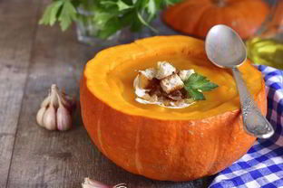 Сырный суп-пюре из тыквы с гренками