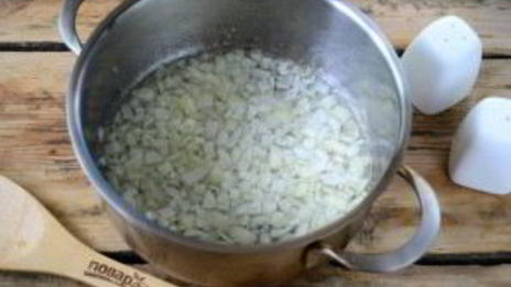 сырный суп с брокколи в булочках