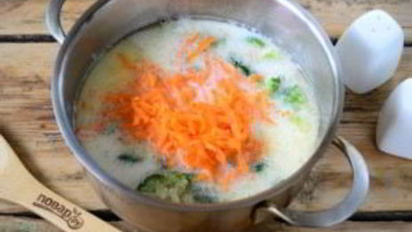 сырный суп с брокколи в булочках