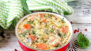 Сырный суп с форелью и грибами