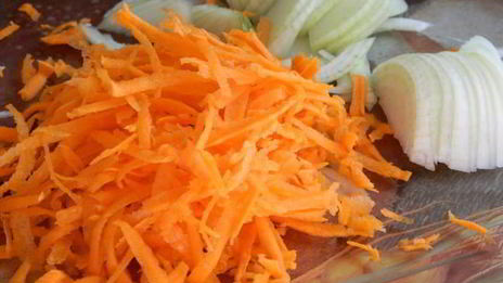 сырный суп с горошком и капустой