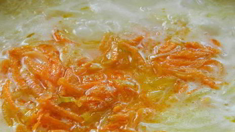 сырный суп с горошком и капустой