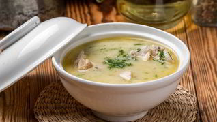 Сырный суп с курицей и зеленью