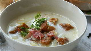 Сырный суп с лисичками и беконом