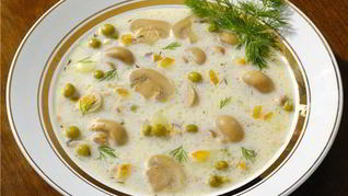 Сырный суп с шампиньонами и копченостями