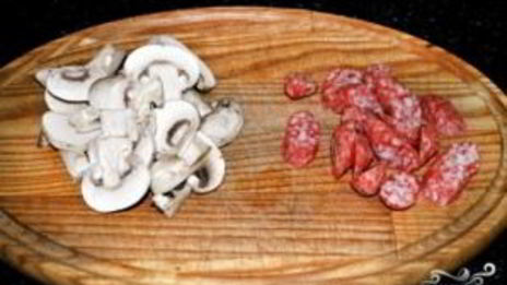 сырный суп с шампиньонами и копченостями