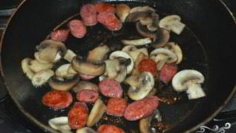 сырный суп с шампиньонами и копченостями