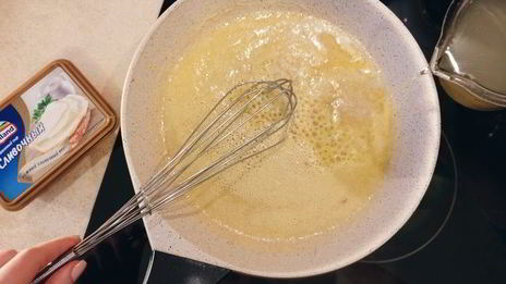 сырный суп с томатами и креветками