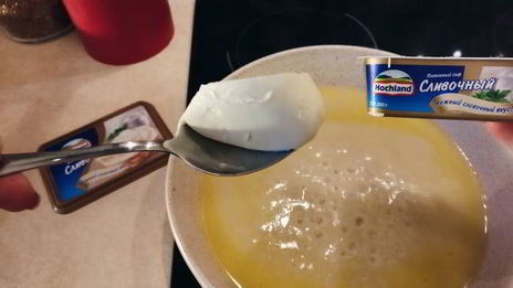 сырный суп с томатами и креветками