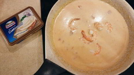 сырный суп с томатами и креветками