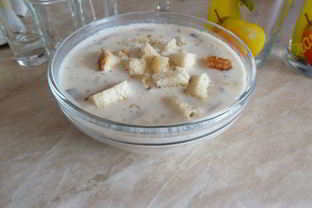 Сырный супчик с грибами и гренками