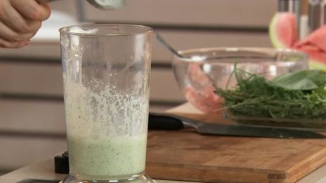 тартар из тунца и огуречный суп