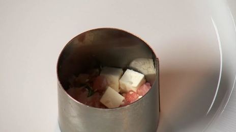 тартар из тунца и огуречный суп