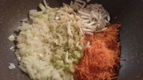 томатно-фасолевый суп с креветками