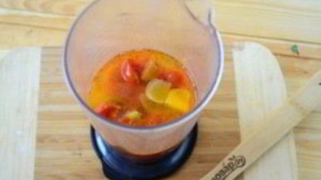 томатный суп в хлебе ежик