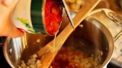 томатный суп в хлебе