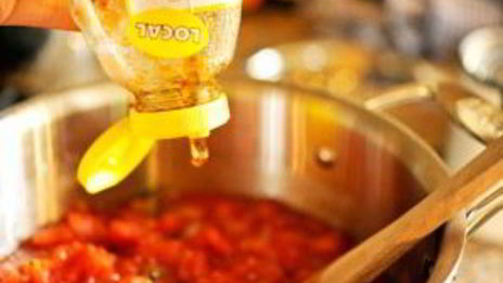 томатный суп в хлебе