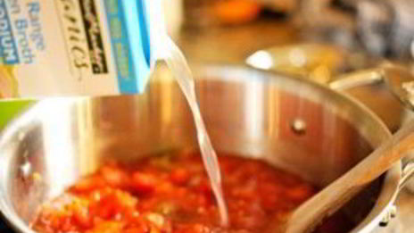 томатный суп в хлебе