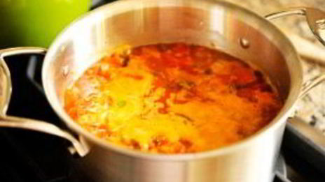 томатный суп в хлебе