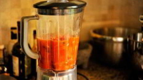 томатный суп в хлебе