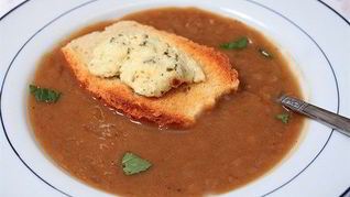 Традиционный французский луковый суп