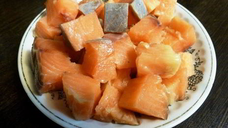 ароматная уха с помидорами и лимоном