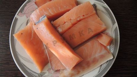 рыбный суп уха из красной рыбы