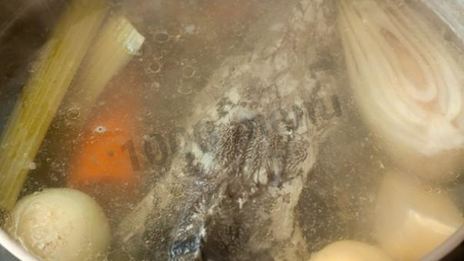 рыбный суп уха из осетра