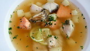 Уха с судаком и курицей