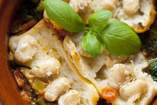 Запеченный суп с фасолью и щавелем