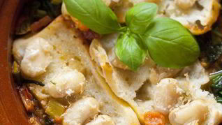 Запеченный суп с фасолью и щавелем