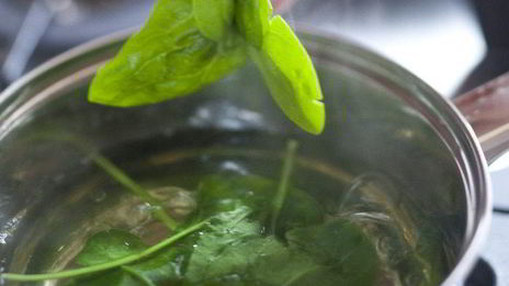 запеченный суп с фасолью и щавелем