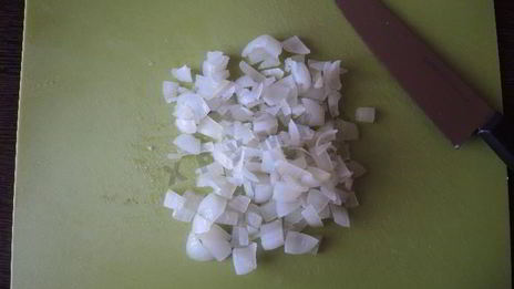 зеленый суп с щавелем, яйцом и мясом