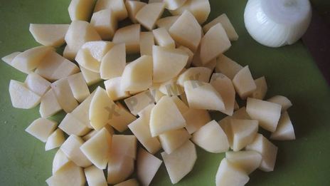 зеленый суп с щавелем, яйцом и мясом