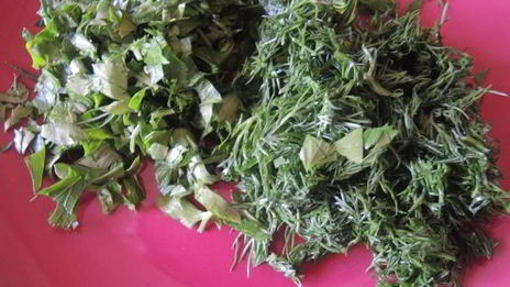 зеленый суп с щавелем, яйцом и мясом