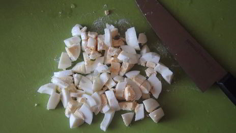 зеленый суп с щавелем, яйцом и мясом