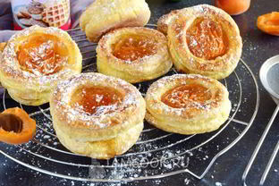 Абрикосовые слойки