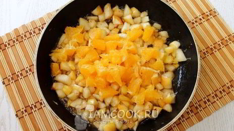 блинчики с карамельно-фруктовой начинкой