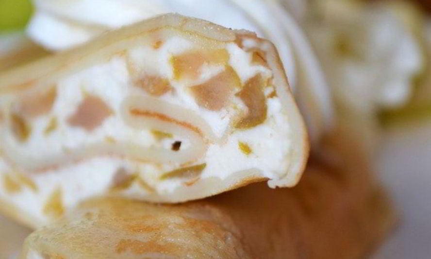 Рецепт блинчики с нежной творожно-грушевой начинкой и медово-ванильным соусом