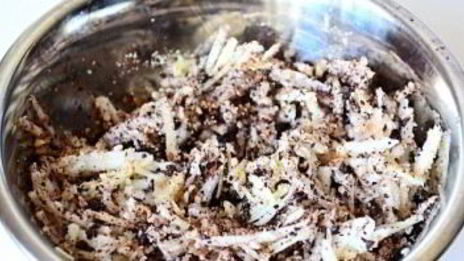 блинчики с яблоками и орехами