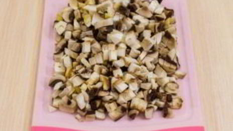 блины, фаршированные куриным филе, грибами и сыром