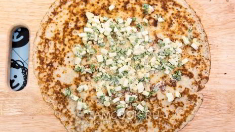 блины с луком и яйцом