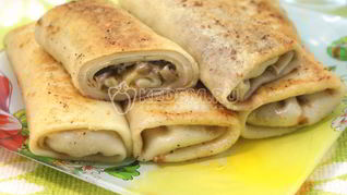 Фаршированные блины с грибами и сыром