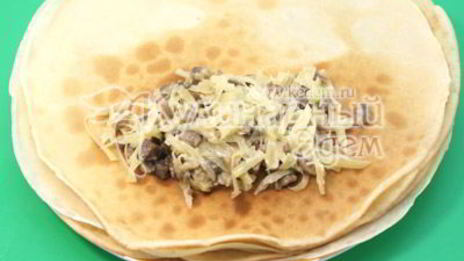 фаршированные блины с грибами и сыром