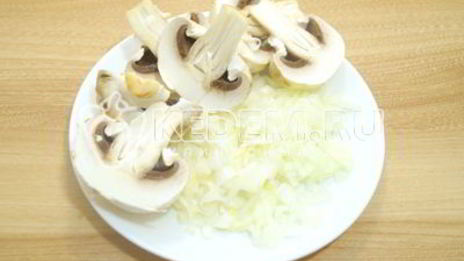 фаршированные блины с колбасой и грибами