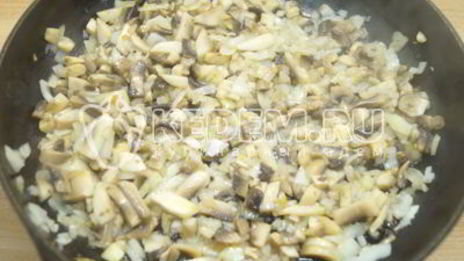 фаршированные блины с колбасой и грибами