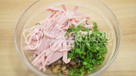 фаршированные блины с колбасой и грибами