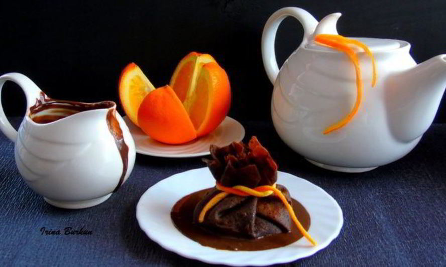 Рецепт шоколадные блины с фруктово-карамельным соусом